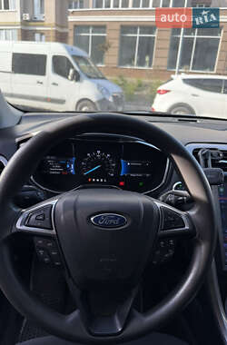 Седан Ford Fusion 2017 в 