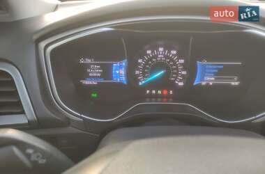 Седан Ford Fusion 2015 в 