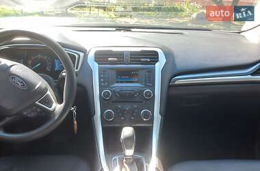 Седан Ford Fusion 2015 в 