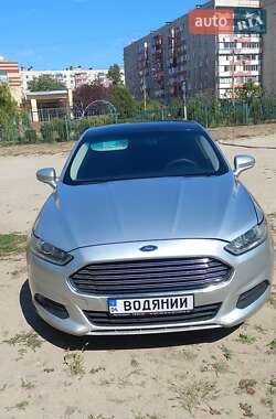 Седан Ford Fusion 2015 в 