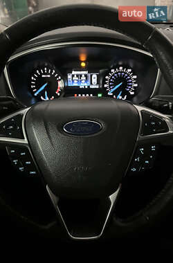Седан Ford Fusion 2015 в 