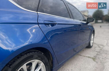 Седан Ford Fusion 2016 в 