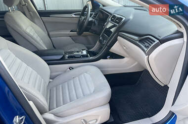 Седан Ford Fusion 2016 в 