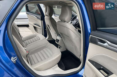 Седан Ford Fusion 2016 в 