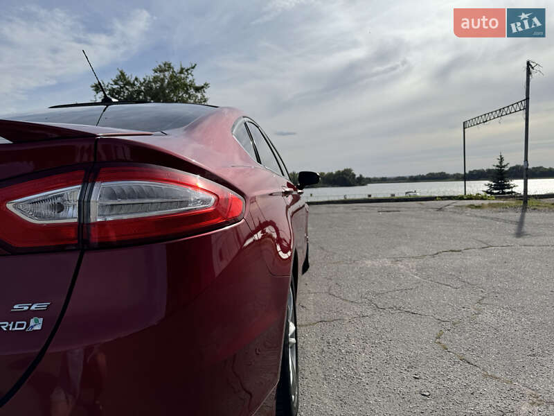 Седан Ford Fusion 2015 в Кременчуці