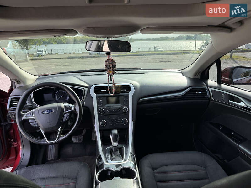 Седан Ford Fusion 2015 в Кременчуці