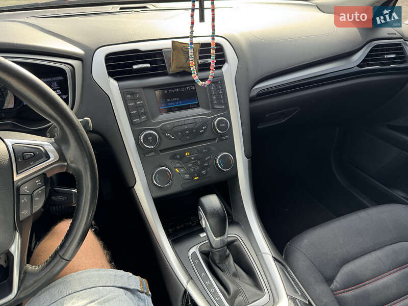 Седан Ford Fusion 2015 в Кременчуці