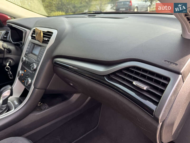 Седан Ford Fusion 2015 в Кременчуці