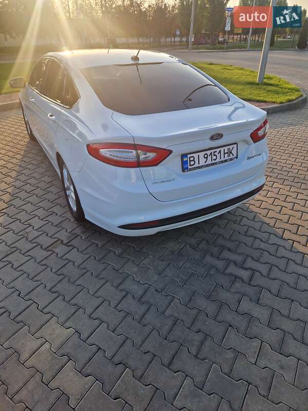 Седан Ford Fusion 2015 в Кременчуці