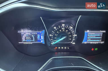 Седан Ford Fusion 2016 в 