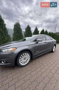 Седан Ford Fusion 2013 в 