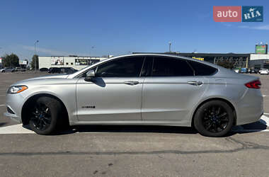 Седан Ford Fusion 2017 в 