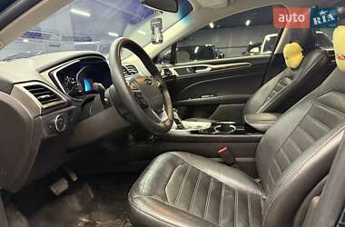Седан Ford Fusion 2013 в 