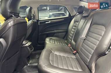 Седан Ford Fusion 2013 в 