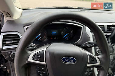 Седан Ford Fusion 2015 в 