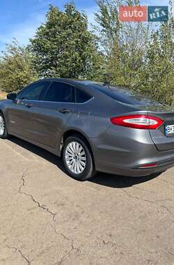Седан Ford Fusion 2013 в 