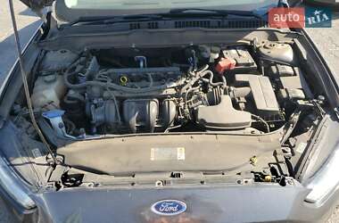 Седан Ford Fusion 2016 в 