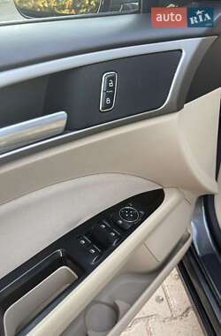 Седан Ford Fusion 2015 в 