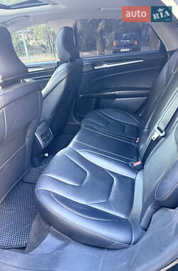 Седан Ford Fusion 2016 в 