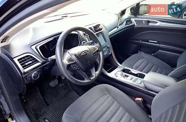 Седан Ford Fusion 2016 в 