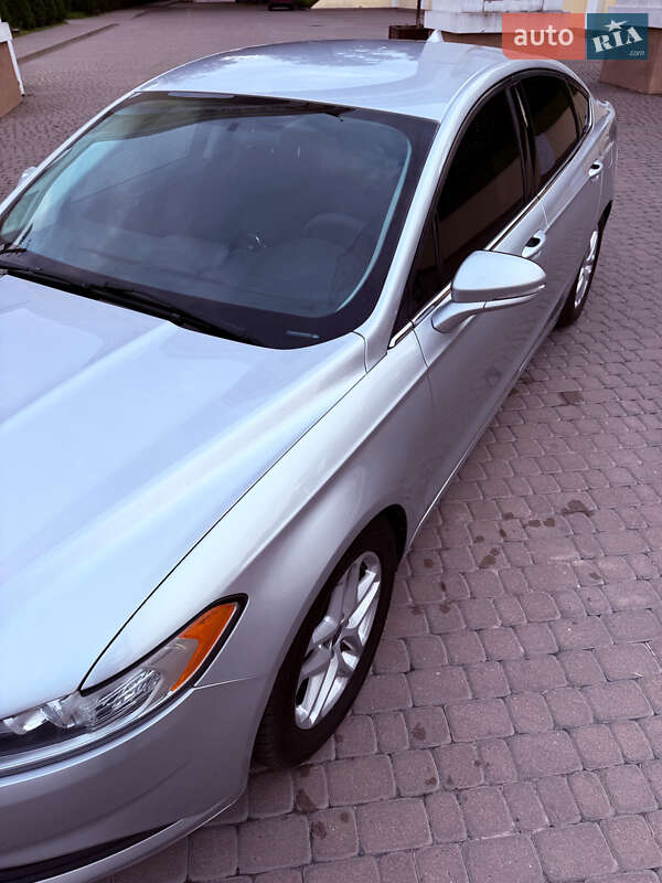 Седан Ford Fusion 2014 в Острозі