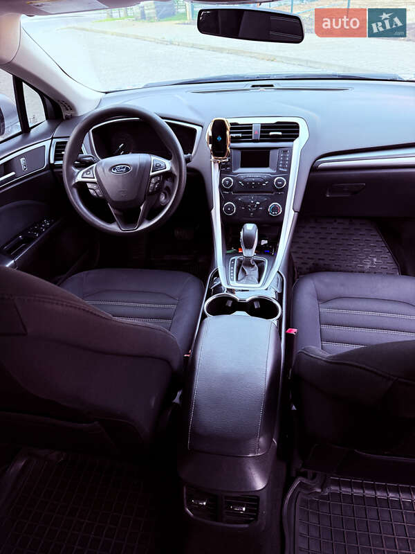 Седан Ford Fusion 2014 в Острозі