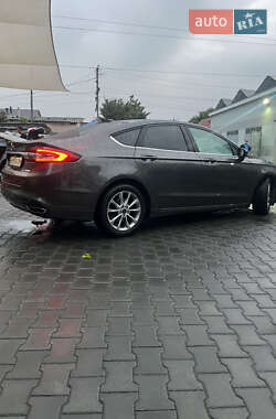 Седан Ford Fusion 2017 в 