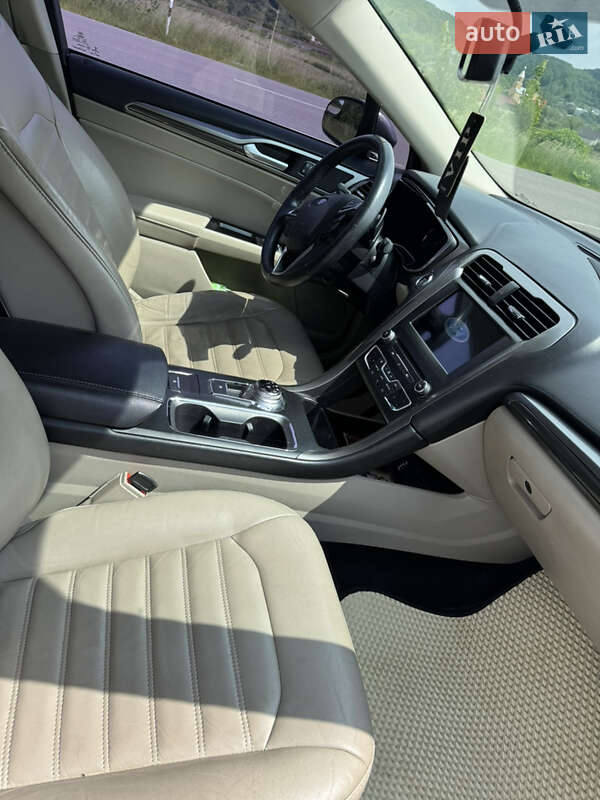 Седан Ford Fusion 2016 в Мукачевому