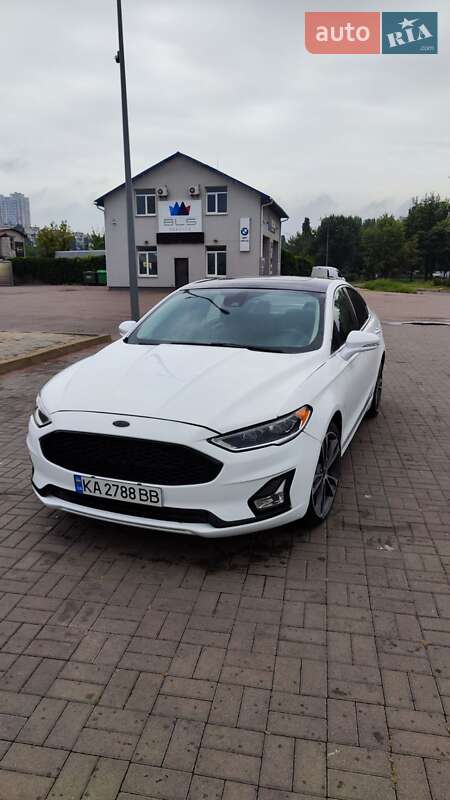 Седан Ford Fusion 2018 в 