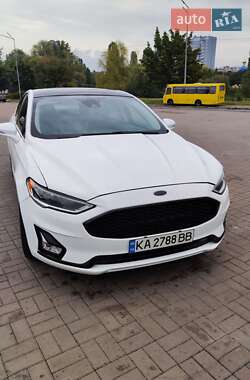 Седан Ford Fusion 2018 в 