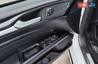 Седан Ford Fusion 2018 в 