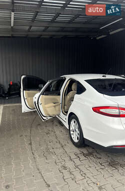Седан Ford Fusion 2014 в 