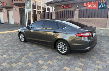 Седан Ford Fusion 2016 в 
