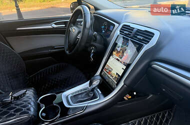 Седан Ford Fusion 2016 в 