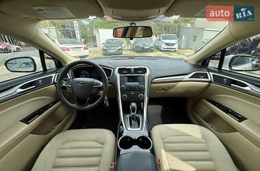 Седан Ford Fusion 2015 в 