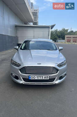 Седан Ford Fusion 2015 в 