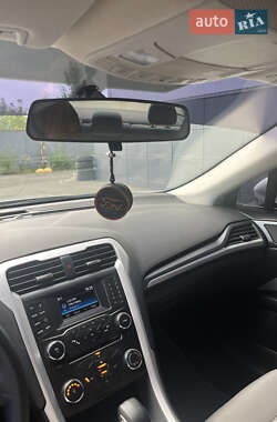 Седан Ford Fusion 2015 в 