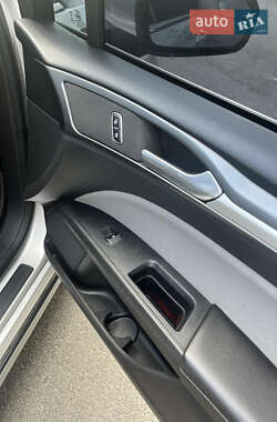 Седан Ford Fusion 2015 в 