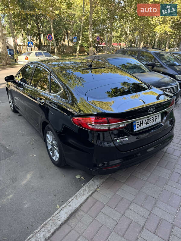 Седан Ford Fusion 2017 в Авангарді