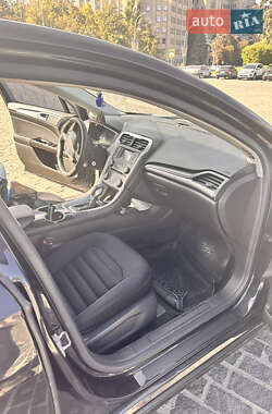 Седан Ford Fusion 2013 в 