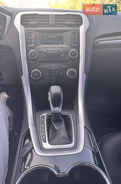 Седан Ford Fusion 2013 в 