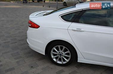 Седан Ford Fusion 2016 в 