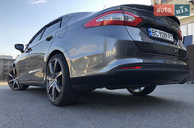 Седан Ford Fusion 2016 в 