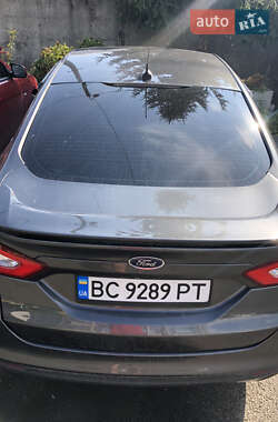 Седан Ford Fusion 2016 в 