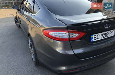 Седан Ford Fusion 2016 в 