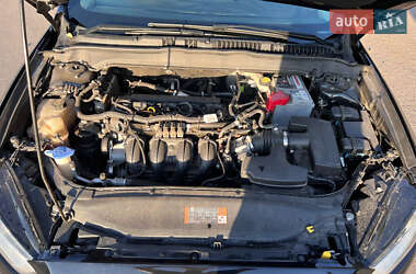 Седан Ford Fusion 2015 в 