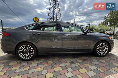 Седан Ford Fusion 2017 в 