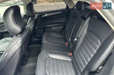 Седан Ford Fusion 2017 в 