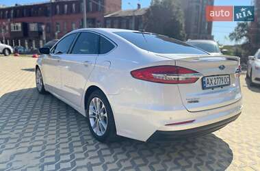 Седан Ford Fusion 2019 в 
