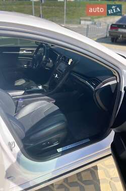 Седан Ford Fusion 2019 в 